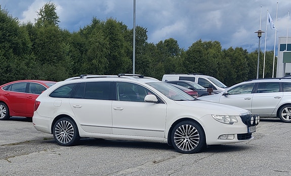 Skoda Superb 2 of 13
