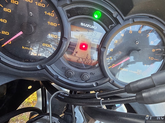 Suzuki DL 650 V-Strom 3 of 15