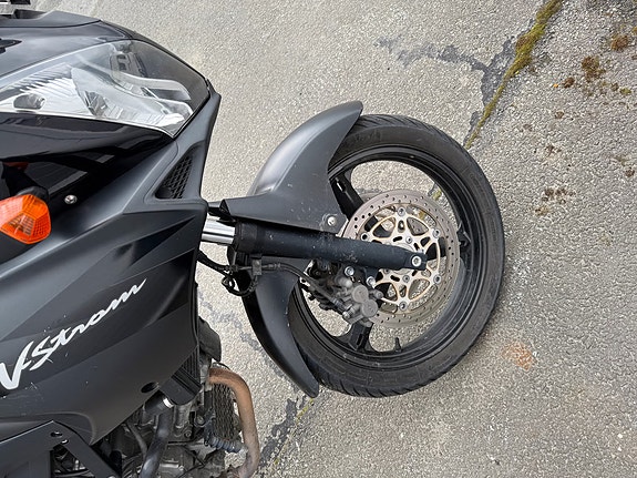 Suzuki DL 650 V-Strom 7 of 15
