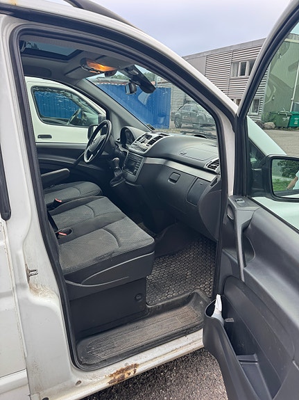 Mercedes-Benz Viano 2 of 13