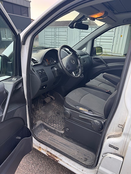 Mercedes-Benz Viano 13 of 13