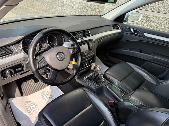 Skoda Superb 9 of 22
