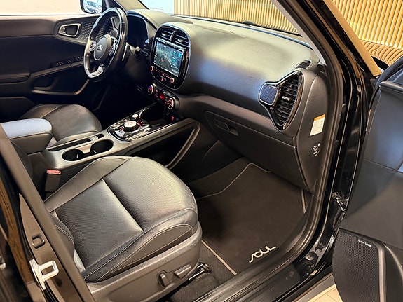 Kia e-Soul 18 of 21