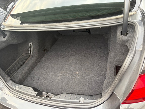 BMW 528i 12 of 24