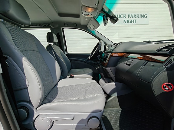Mercedes-Benz Viano 28 of 30