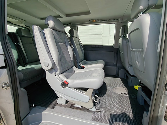 Mercedes-Benz Viano 26 of 30