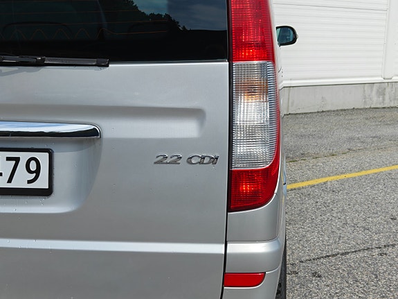 Mercedes-Benz Viano 7 of 30