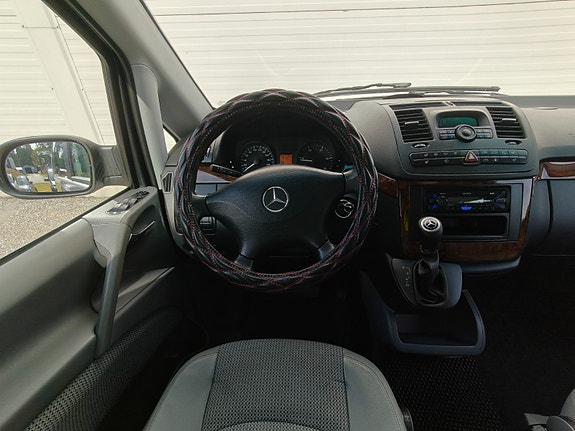 Mercedes-Benz Viano 17 of 30