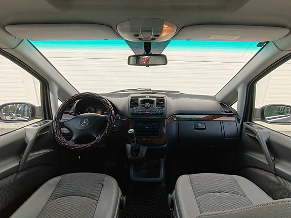 Mercedes-Benz Viano 18 of 30