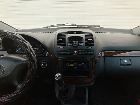 Mercedes-Benz Viano 16 of 30