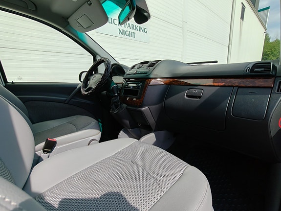 Mercedes-Benz Viano 27 of 30