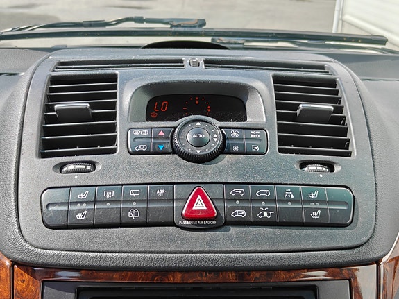 Mercedes-Benz Viano 29 of 30