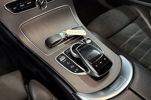 Mercedes-Benz C200 28 of 30