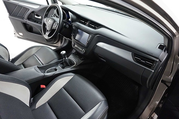 Toyota Avensis 13 of 30