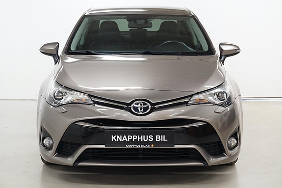 Toyota Avensis 8 of 30