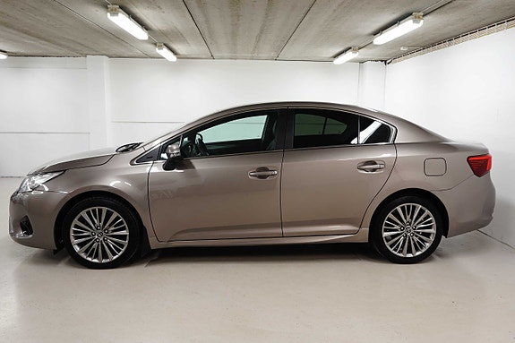 Toyota Avensis 2 of 30
