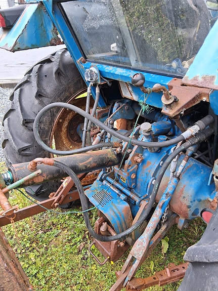 Ford 4110 7 of 17