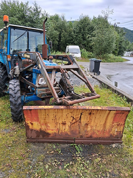 Ford 4110 3 of 17