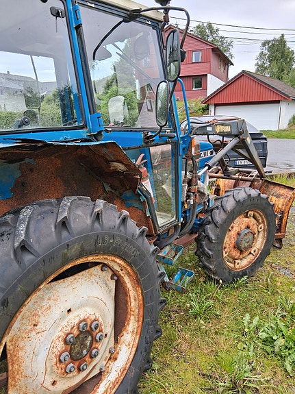 Ford 4110 8 of 17