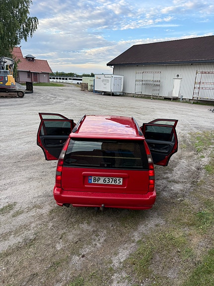 Volvo V70 18 of 30