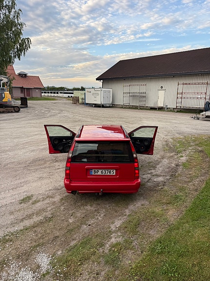 Volvo V70 17 of 30