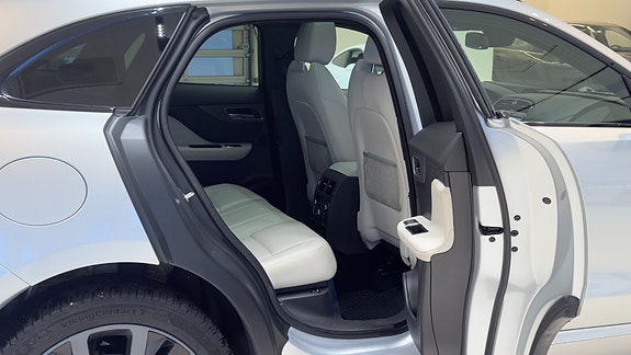 Jaguar F-PACE 16 of 30