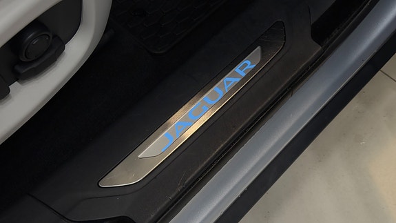 Jaguar F-PACE 21 of 30