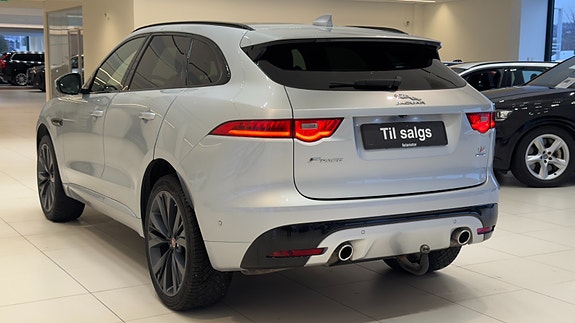 Jaguar F-PACE 8 of 30