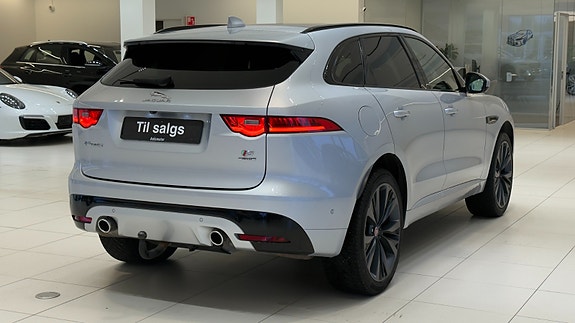 Jaguar F-PACE 10 of 30