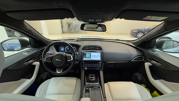 Jaguar F-PACE 22 of 30