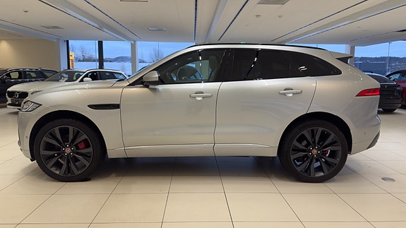 Jaguar F-PACE 7 of 30