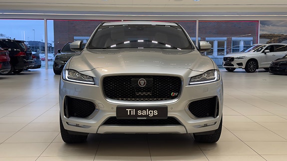 Jaguar F-PACE 3 of 30