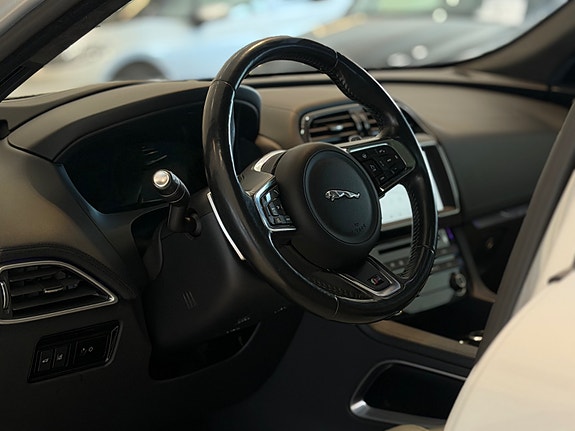 Jaguar F-PACE 20 of 30