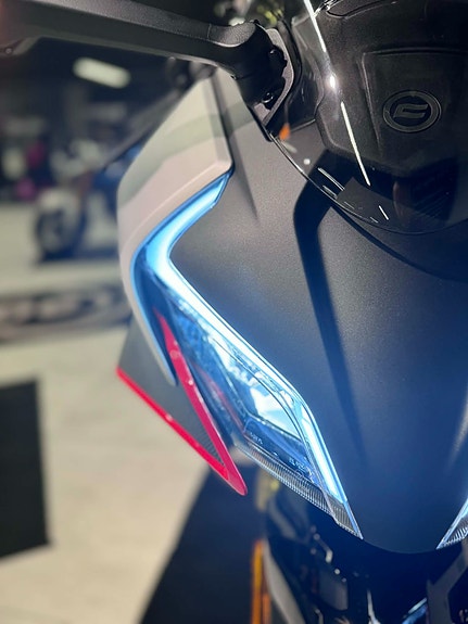 CFMOTO 450SR 2026 A2 - Få med varmeholker og tankveske for kun 2 000kr, kom og se den på AGM Oslo på Alna 17 of 20