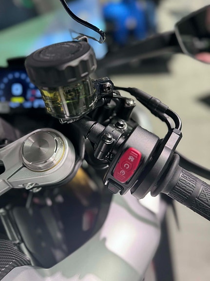 CFMOTO 450SR 2026 A2 - Få med varmeholker og tankveske for kun 2 000kr, kom og se den på AGM Oslo på Alna 11 of 20