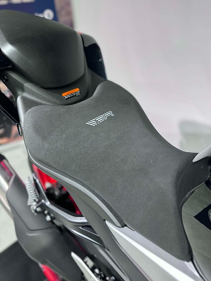 CFMOTO 450SR 2026 A2 - Få med varmeholker og tankveske for kun 2 000kr, kom og se den på AGM Oslo på Alna 9 of 20