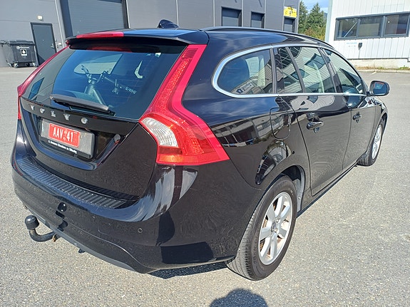 Volvo V60 2 of 16