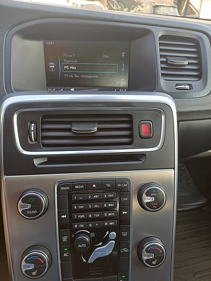Volvo V60 7 of 16