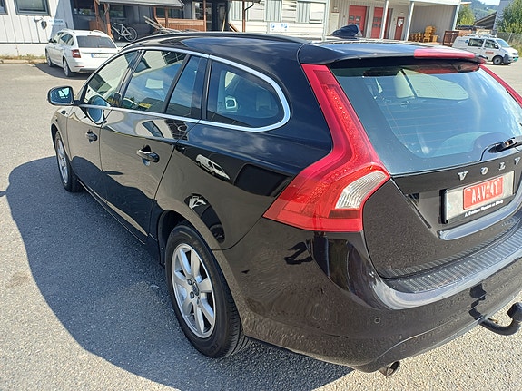 Volvo V60 3 of 16