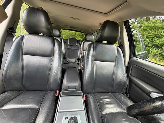 Volvo XC90 11 of 30