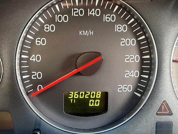 Volvo XC90 2 of 30