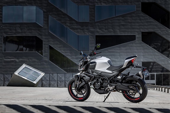 CFMOTO CFMOTO 450NK 2026 A2 - Få med varmeholker og tankveske for kun 2 000kr, kom og se den på AGM Oslo på Alna 8 of 17