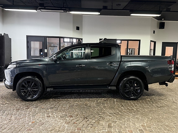 Mitsubishi L200 2 of 13
