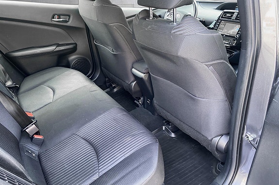 Toyota Prius Plug-in Hybrid 16 of 20