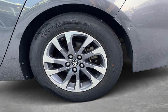 Toyota Prius Plug-in Hybrid 20 of 20