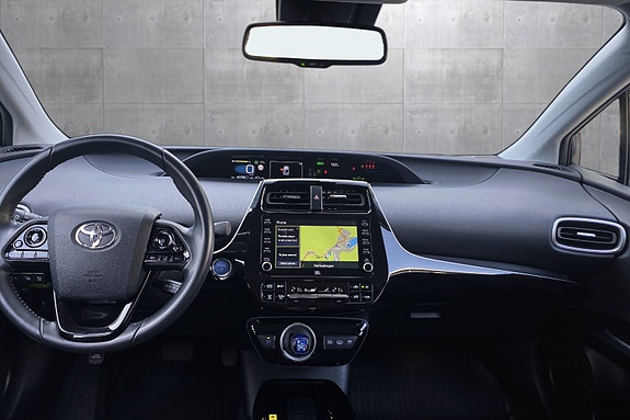Toyota Prius Plug-in Hybrid 10 of 20