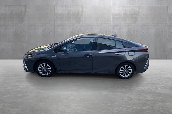 Toyota Prius Plug-in Hybrid 2 of 20