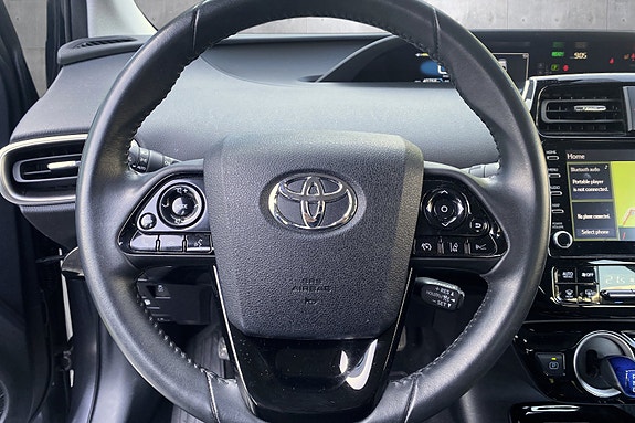 Toyota Prius Plug-in Hybrid 12 of 20