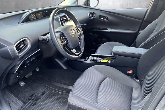 Toyota Prius Plug-in Hybrid 11 of 20