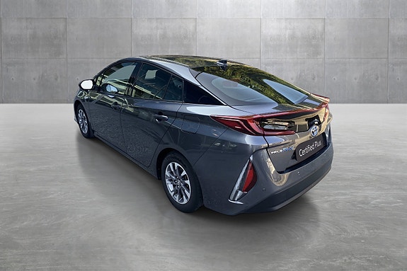 Toyota Prius Plug-in Hybrid 3 of 20